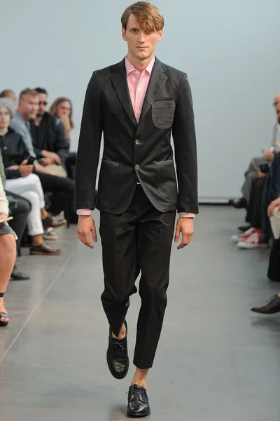 Look 16